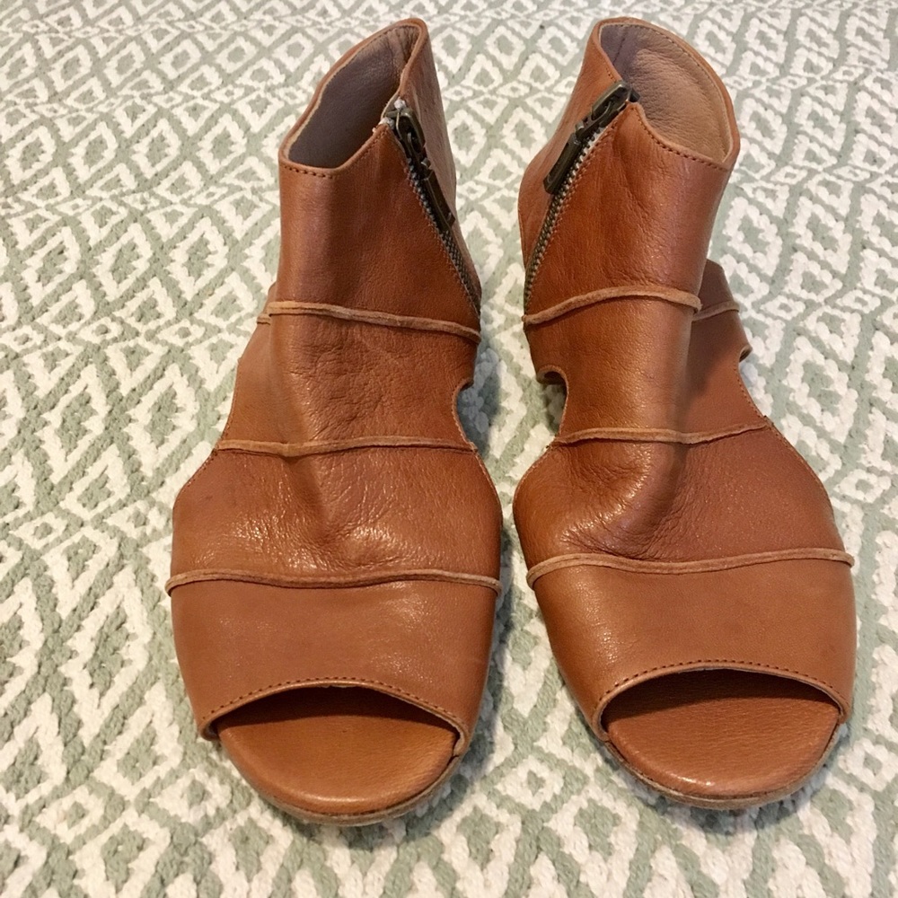 Garnet Hill • Italian Leather Sandal • Size 38